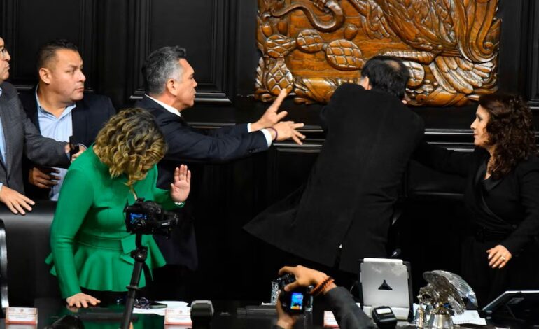  Loret de Mola asegura que una buena parte de México celebra que “Alito” haya golpeado a Noroña: “Cosechó lo que venía sembrando”