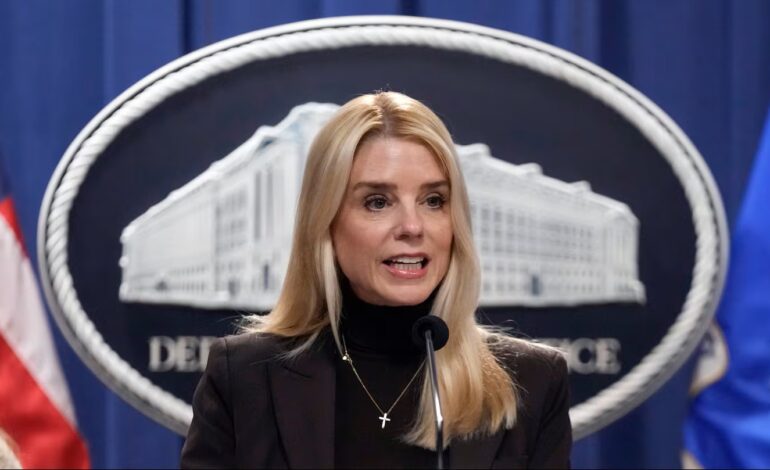  Pam Bondi acusa a Nicolás Maduro de ‘sobornar’ a México para permitir paso de droga hacia EE. UU.