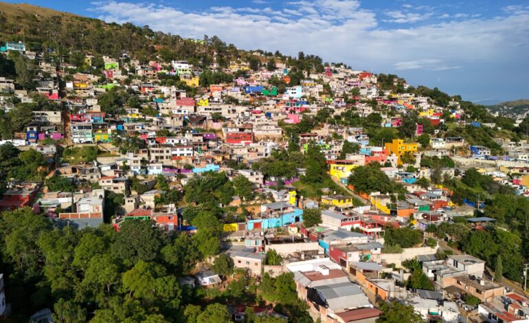  Oaxaca se pinta de identidad y esperanza con el Mega Tequio Fachadas Primavera en San Juan Chapultepec