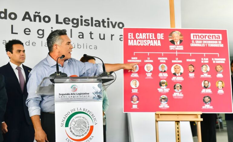  PRI presentó al “Cártel de Macuspana”, señalan a AMLO como líder