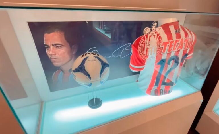  Chivas retira jersey de Omar Bravo del museo tras acusaciones por abuso sexual infantil