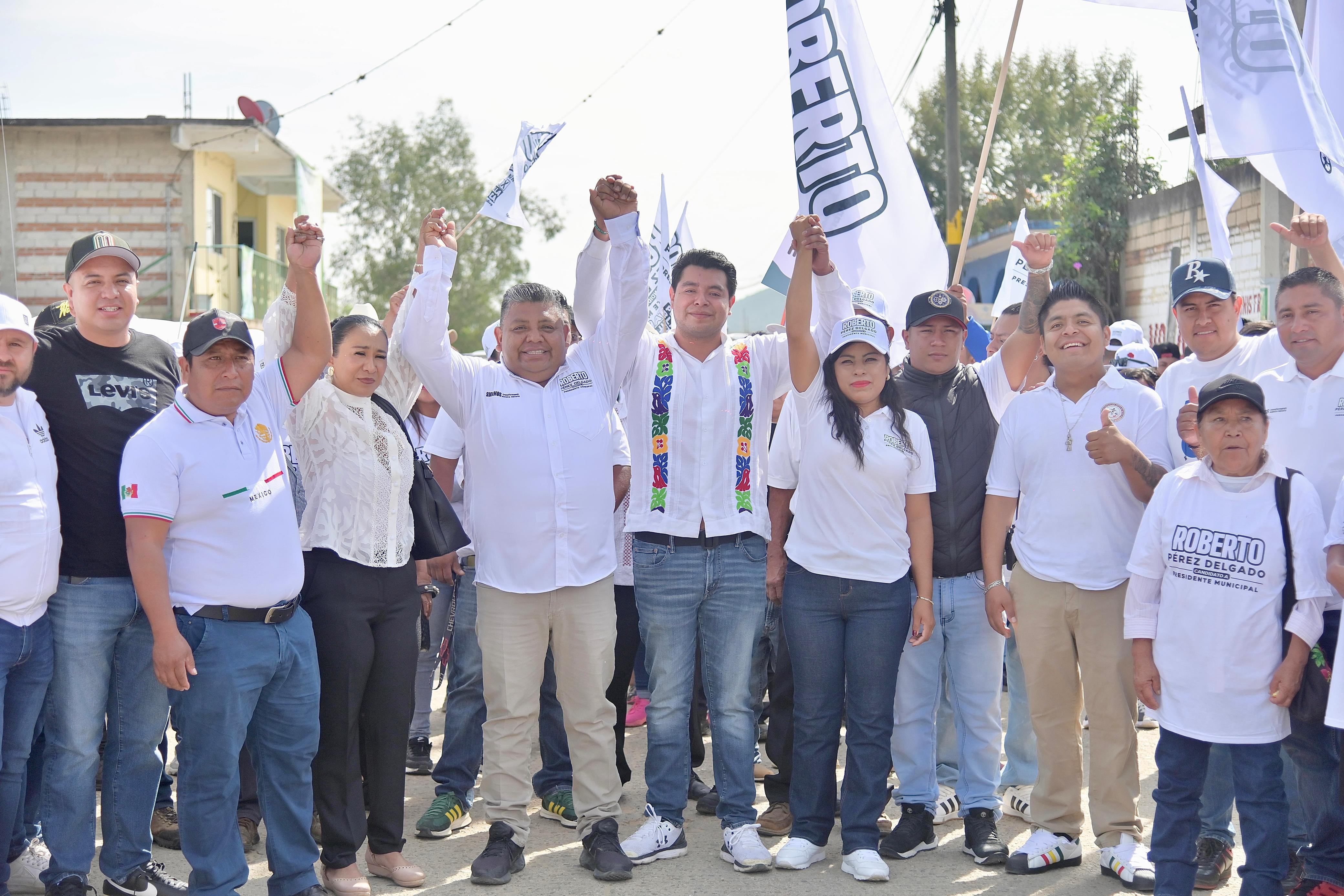 Con en el respaldo transportista, en San Pedro Ixtlahuaca inicia campaña la planilla blanca que encabeza Roberto Pérez Delgado