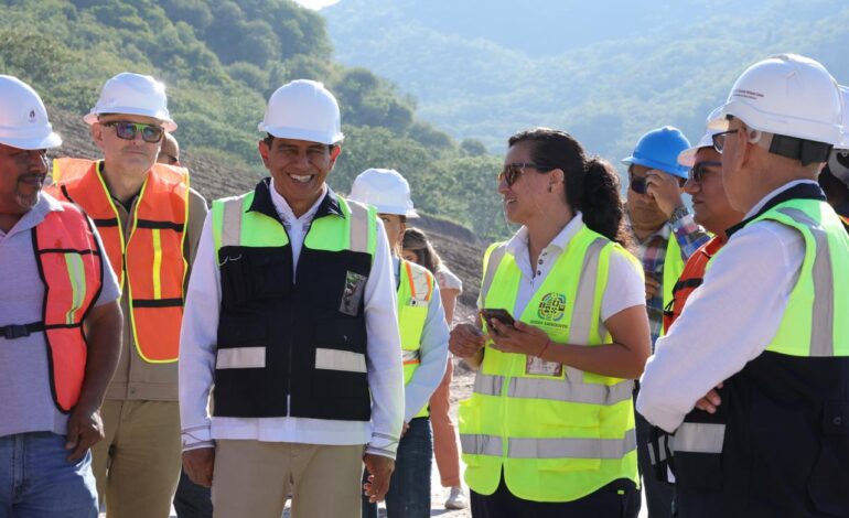  Supervisa Salomón Jara Cruz trabajos de construcción de obras que transformarán el ecosistema y el bienestar de las y los oaxaqueños