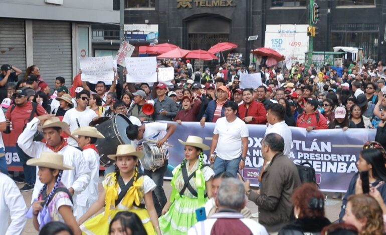  Tania López López y el Movimiento Cívico de Xoxocotlán acompañan a Claudia Sheinbaum en su primer año de gobierno