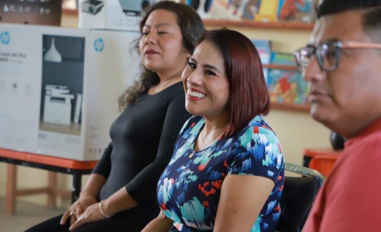  La diputada Tania López López respalda la educación en Xoxocotlán con equipamiento escolar