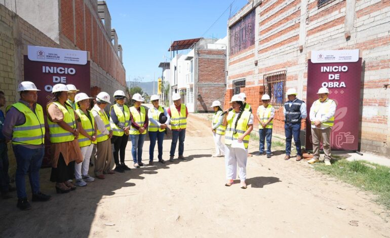  Inicia Nancy Benítez obras de energía eléctrica en Santa Cruz Xoxocotlán