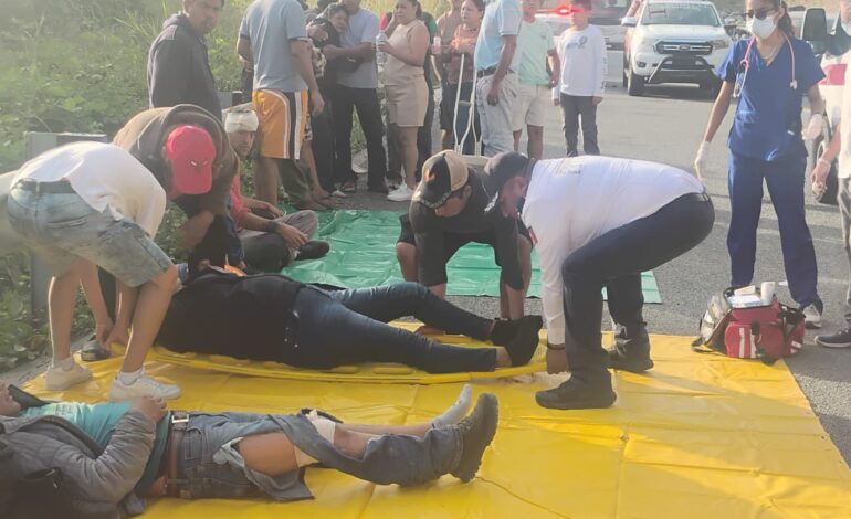  Volcadura de autobús ADO en la autopista Barranca Larga–Ventanilla en Oaxaca deja varios heridos