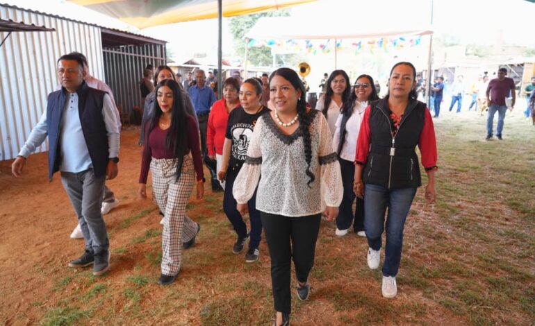  Nancy Benítez inaugura Mercado Artesanal en San Antonio Arrazola