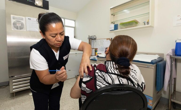  Lanza Xoxocotlán campaña de vacunación contra nueva variante de la influenza