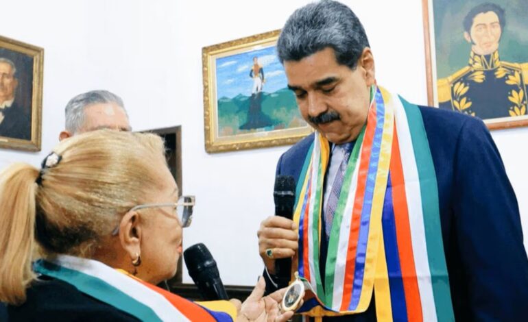 Maduro recibe su propio “Nobel”: lo nombran “Arquitecto de la Paz” en evento oficial