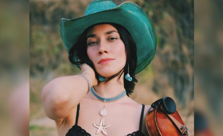 La violinista de Nodal se luce como modelo de trajes de baño, conquista en redes con estas fotos: “Es tan hermosa”