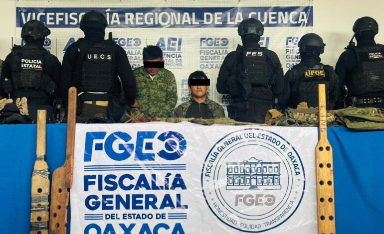  Dan prisión preventiva a sujetos vinculados a célula delictiva que opera entre Oaxaca y Veracruz; detenidos con armas, droga y uniformes apócrifos