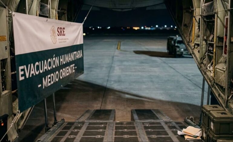  Evacúan a 321 mexicanos de Medio Oriente; embajadas siguen en alerta