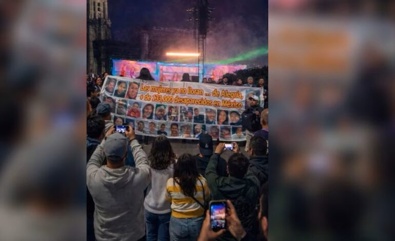 Madres buscadoras se manifestaron en concierto de Shakira: “Las mujeres ya no lloran, buscan a sus hijos”