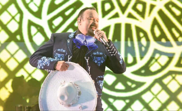  Abuchean a Pepe Aguilar en show histórico de Peso Pluma en San Antonio